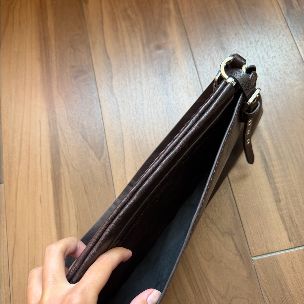 Classic Women's Shoulder Bag in Dark Brown - Picture 4 of 4